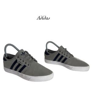 Adidas Seely Gray Blue Stripe Suede Low Top Sneakers Size 6 1/2 LYV 029001